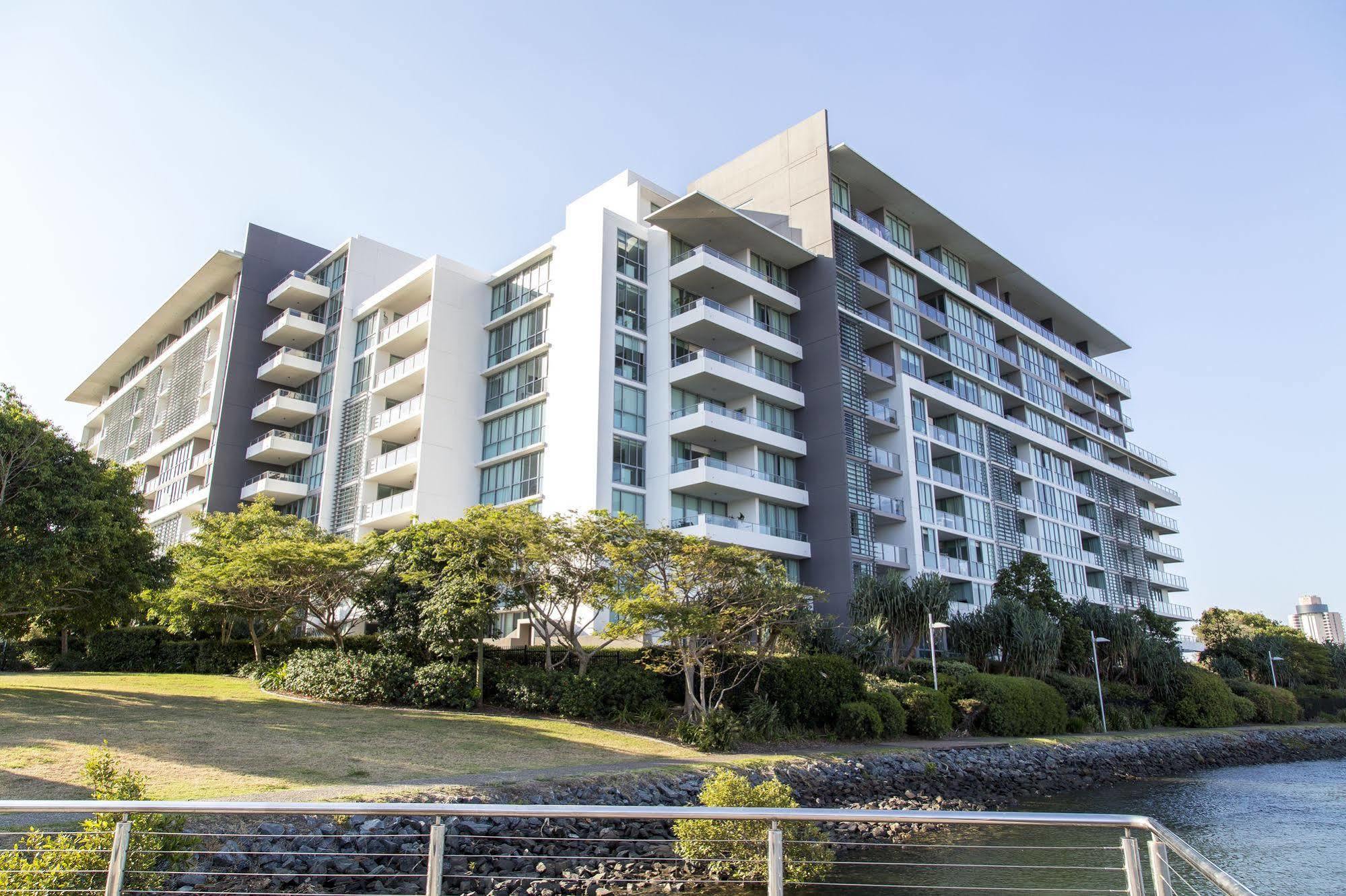 Ultiqa Freshwater Point Resort Broadbeach Gold Coast Exterior photo